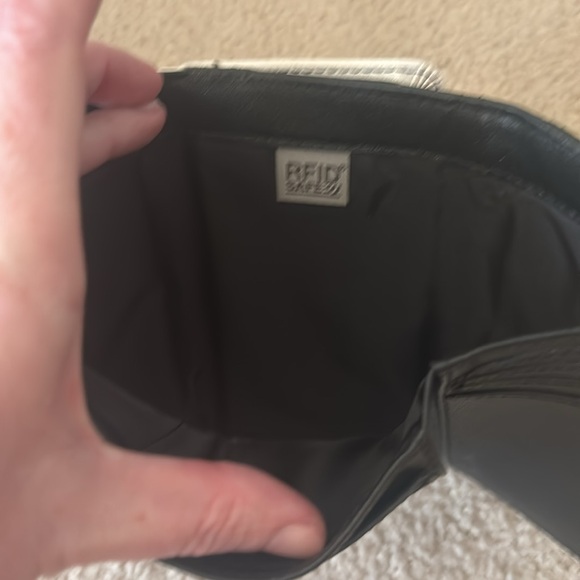 TRAVELSMITH | RFID Safe black and white crossbody purse‎ and wallet - Picture 7 of 7